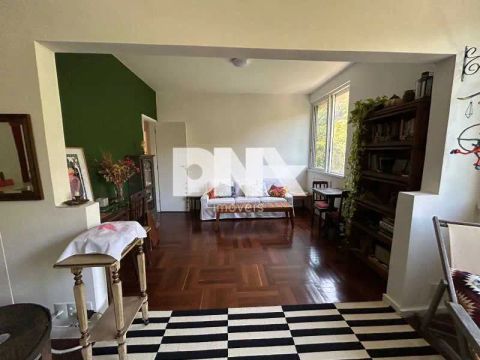Apartamento : / Residencial / Cosme Velho