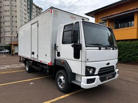 Ford Cargo 816 S Branco 2014