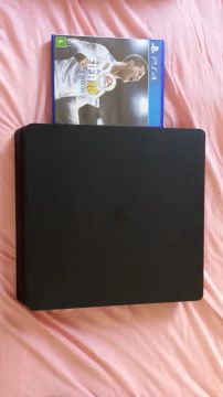 PS4 slim Travado + Fifa 18 original de brinde