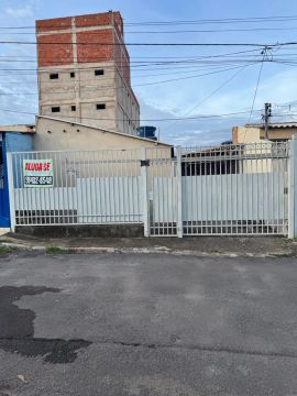 ALUGA-SE CASA DE 2 QUARTOS EM SAMAMBAIA SUL