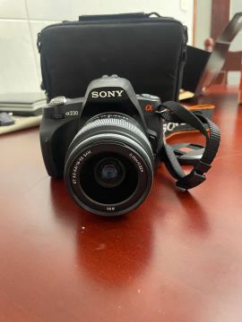 Câmera Sony Alpha a230 - Ótima para iniciantes