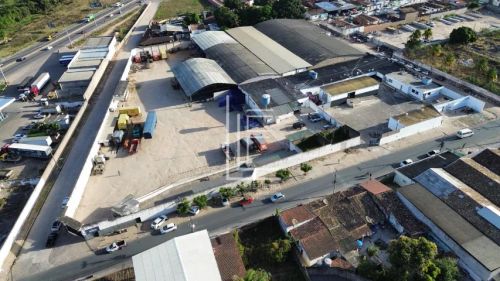 Área comercial com aproximadamente 11.000 m² com várias estruturas versáteis