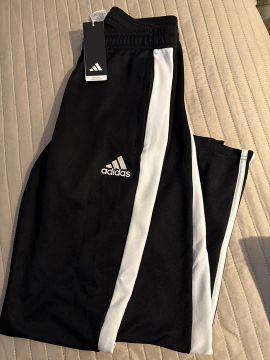 Calça Adidas Preta com Listras Brancas
