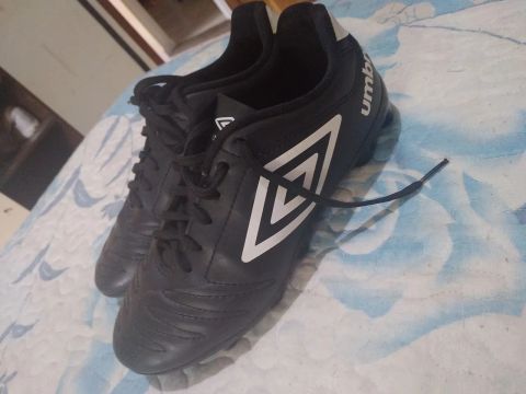 Chuteiras Umbro - Tamanho 37/38