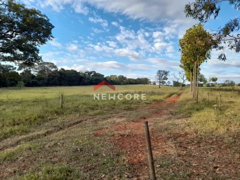 Sítio em Ribeirão Bonito - Centro - Ribeirão Bonito/SP