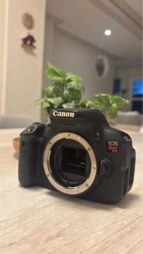 Canon EOS Rebel T5i com 2 bateria e carregador