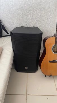 Caixa Eletro Voice 12? 