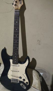 Guitarra Elétrica -em ótimo estado
