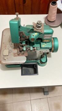 Vendo máquina Overlock com mesa 