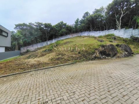 Terreno em Condomínio Fechado