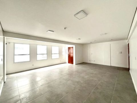 Sala Comercial Del Vale Center!
