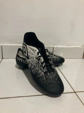 chuteira de campo UMBRO ACID ll 