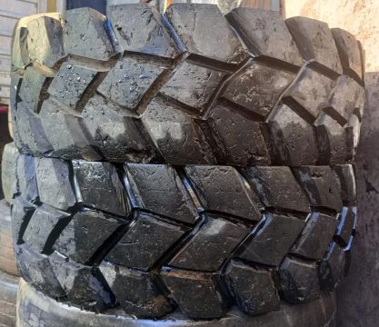 Peneus lameiro cascudo aro 15 R$1500