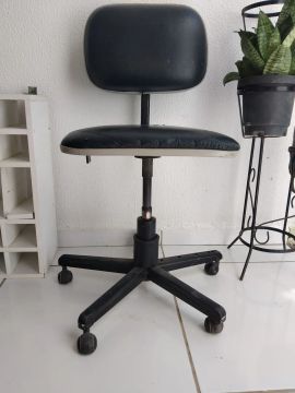 Cadeira de Escritório Giratória com Rodinhas