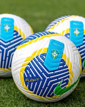 Duas bolas oficiais do brasileirão 2024 