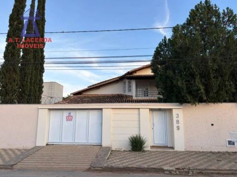 Casa com 5 dormitórios para alugar, 300 m² por R$ 5.500,00/mês - Ibituruna - Montes Claros