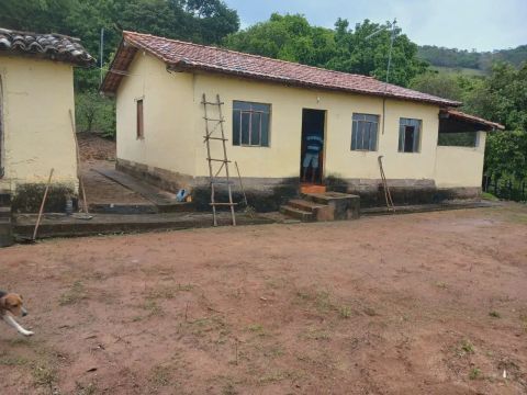 Sítio em Carmópolis de Minas 30 mil metros com pomar adulto e água corrente
