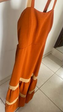 Vestido Laranja com Detalhes em Bege