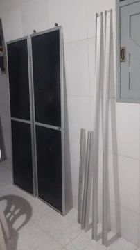 BOX DE BANHEIRO EM ÓTIMO ESTADO 