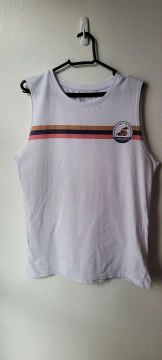Camiseta regata em algodão. 