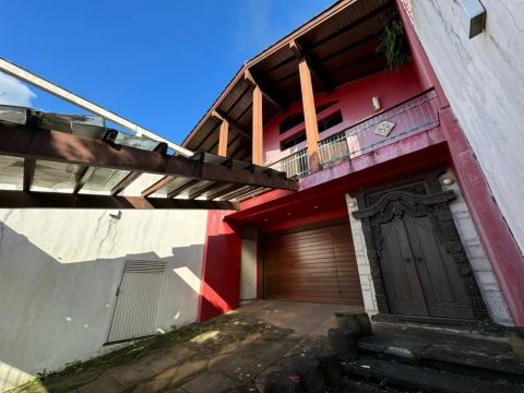 Casa de 369 m² localizada no Morro dos Ricos, no Centro de Sapiranga