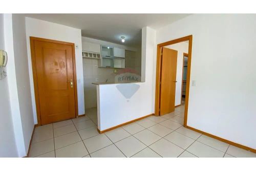 Apartamento de 1 Quarto, Desocupado, de Canto, Nascente e Andar Alto - 38m² - Res. Uno - Á