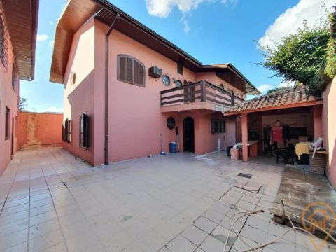 Casa Comercial com 12 quartos para alugar por R$ 5500.00, 492.00 m2 - BOQUEIRAO - CURITIBA