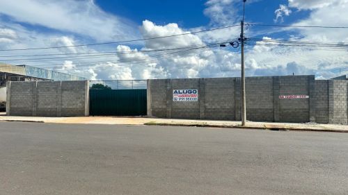 Imóvel murado,  tem 2380 metros quadrados em Vila Mariana - Ribeirão Preto - SP