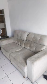 Sofá com marcas de uso 