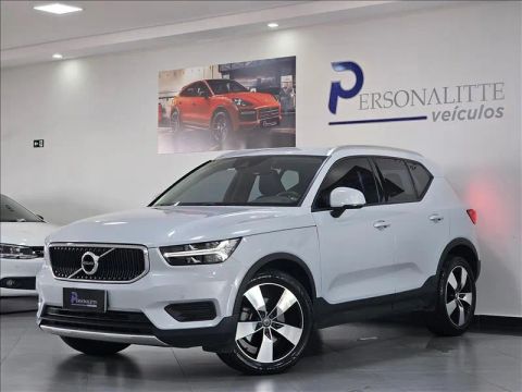 VOLVO XC40 2.0 T4 Momentum Geartronic