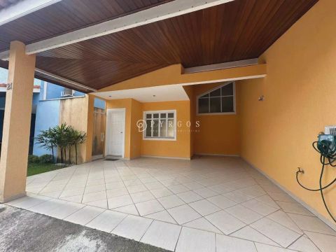 Casa em Condomínio - 3 dormitórios sendo 1 suíte - Jardim Santa Maria - Jacareí - SP
