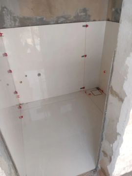 Construções e acabamentos finos em porcelanatos 