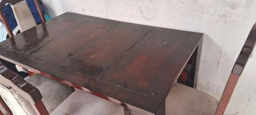 Mesa de Jantar de Madeira