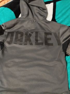 Casaco Oakley Masculino Cinza serve bem em M