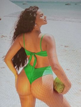 Biquíni verde vibrante para um dia de sol