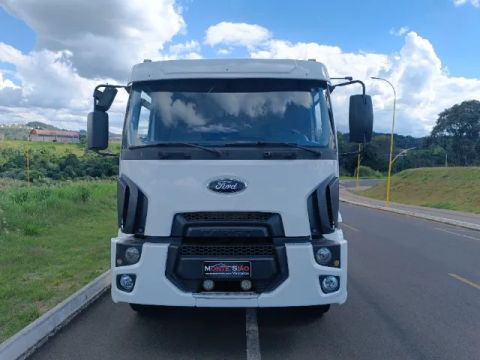 Ford Cargo 2429 2013 