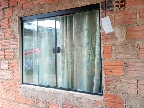 Uma janela de blindex 