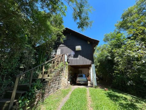 Sítio com 6 hectares, com total de 8 quartos, 3 banheiros