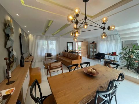 Imóvel para aluguel e venda possui 290 metros quadrados com 4 quartos