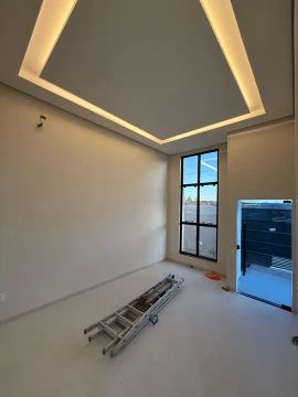 Casa em construção à venda 