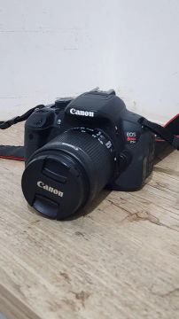 Câmera Canon EOS T5i