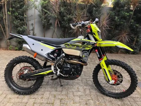 Motos MXF 300 no Brasil