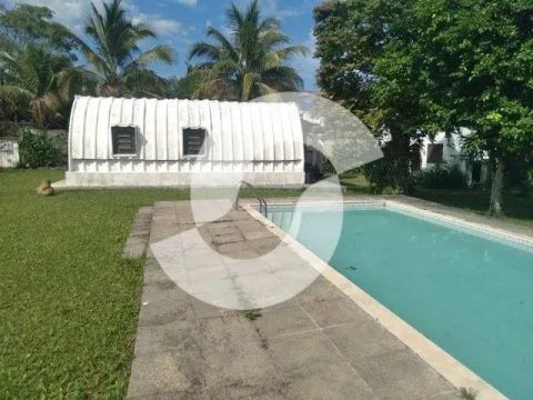 Casa de 200 m² na Augusto Vieira Jacques - Maravista - Niterói - RJ, à venda por R$ 630.00