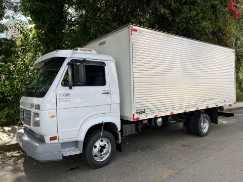 Vendo caminhão VW 8 150, motor Cummins 3/4 baú 2005.