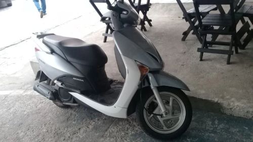 Honda  lead 110  ano 2013 - Scooter em ótimo estado!