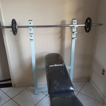 Estação musculação (supino articulado, cadeira extensora e flexora, com haste para biceps 