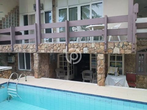 Linda Casa Triplex no Belíssimo Condomínio Vivendas da Barra na Lucio Costa 7 quartos 4 su