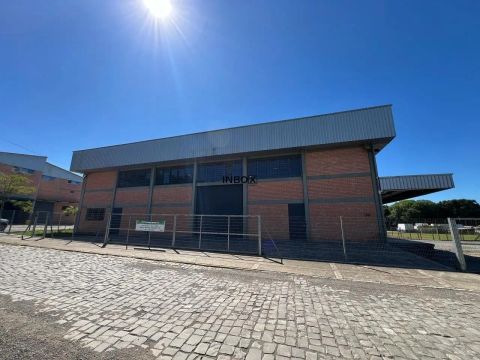 INBOX CIA IMOBILIÁRIA ALUGA - Pavilhão com docas e pátio cercado.