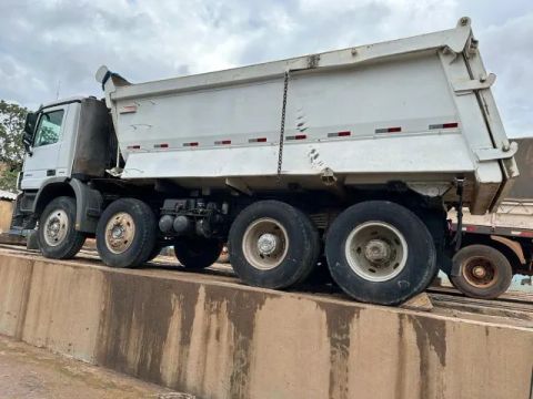 CAÇAMBA  MERCEDEZ ACTROS 4844 8X4 ANO 2012/2013