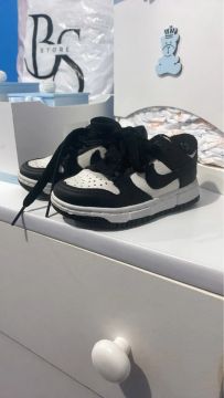 Tênis NikePreto e Branco - Bebê